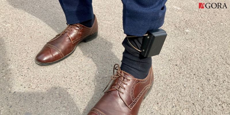 Câte ordine de restricție au fost emise în ultimii trei ani. Tot mai mulți agresori sunt obligați să poarte brățări electronice 
