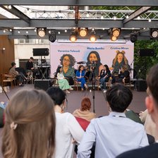 Atmosfera la #ROOFOFFLINE. Discuții de impact și oameni curajoși, conectați la înălțime (VIDEO)