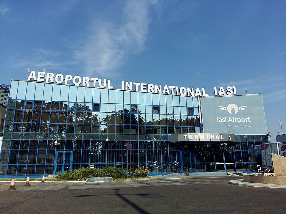 Accesul la Aeroportul din Iași va fi posibil doar cu autocarul. Măsura va fi aplicată temporar, până în luna august