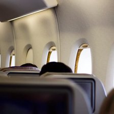 Amenzi pentru pasagerii unui avion. S-ar fi ridicat înainte să oprească aeronava (VIDEO)