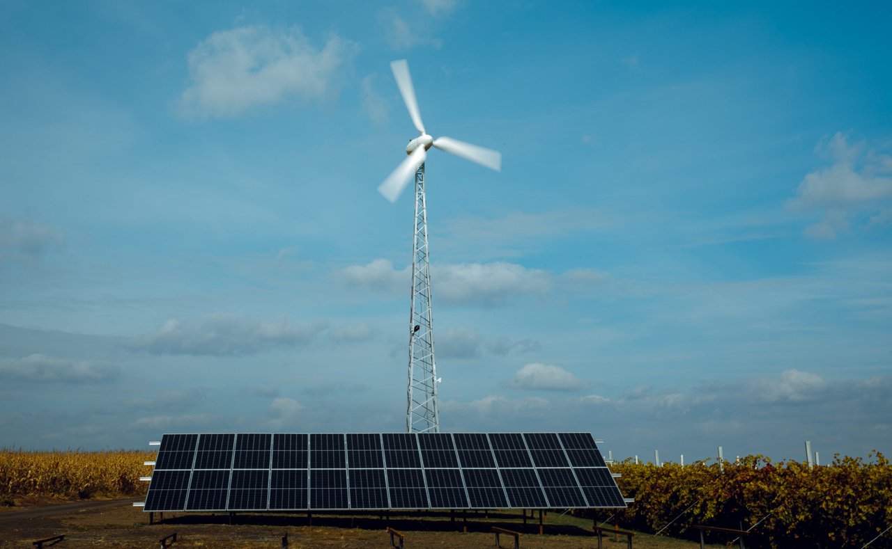Instalațiile de energie regenerabilă vor putea fi amplasate pe terenurile agricole. Prevederile unui proiect de lege