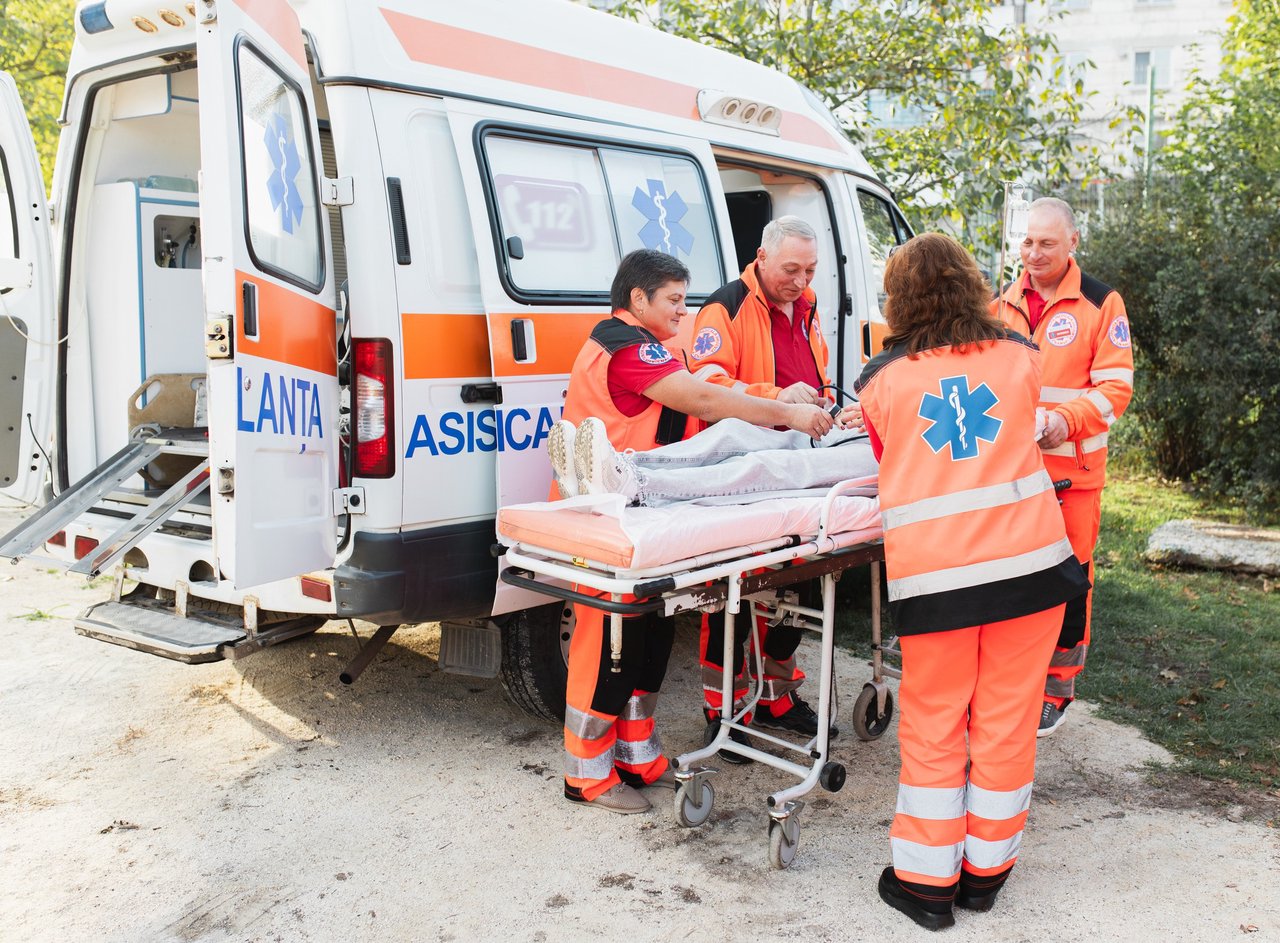 Ambulanța, solicitată de peste 14.000 de ori într-o săptămână: Peste 1.000 de copii au avut nevoie de ajutor medical