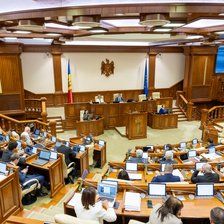 Alegeri parlamentare: Cinci formațiuni ar trece pragul (SONDAJ)