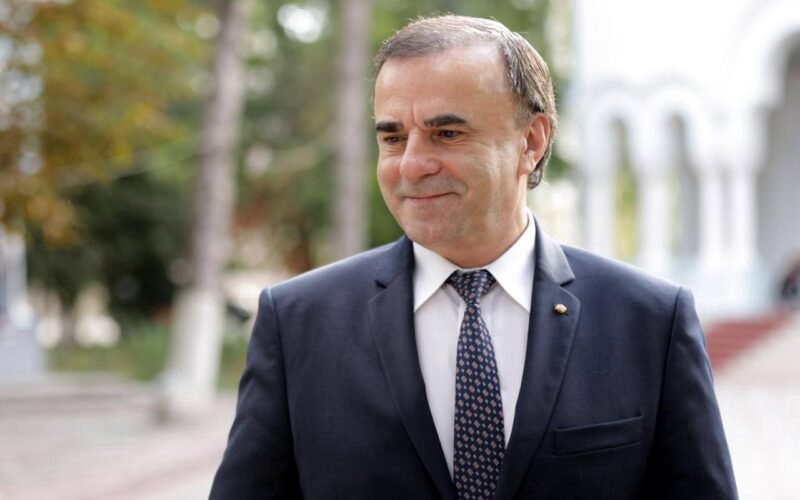 Fostul prim-ministru, Vasile Tarlev, înregistrat oficial la alegerile prezidențiale