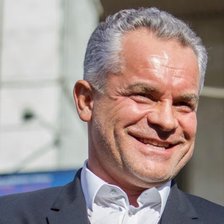S-a răzgândit? Plahotniuc a depus oficial o cerere prin care acceptă să fie extrădat în Moldova. Precizările avocatului oligarhului