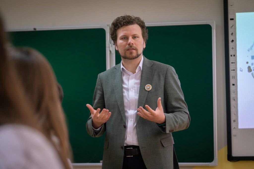 Mai mulți profesori din R. Moldova, investigați pentru participarea la instruiri pro-Kremlin în Rusia. Perciun: „Vor fi aplicate sancțiuni maxime”
