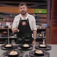 „N-ați mai mâncat niciodată așa o salată de crab”. Dragoș Munteanu trece mai departe la „Chefi la cuțite”