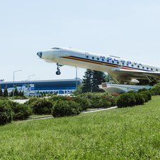 Aeroportul Chișinău preia alimentarea cu combustibil a aeronavelor, după blocarea activității Lukoil-Moldova