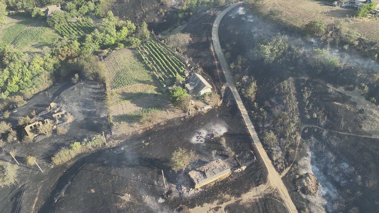 34 de incendii de vegetație, într-o singură zi. Cinci case au ars la Ștefan Vodă 
