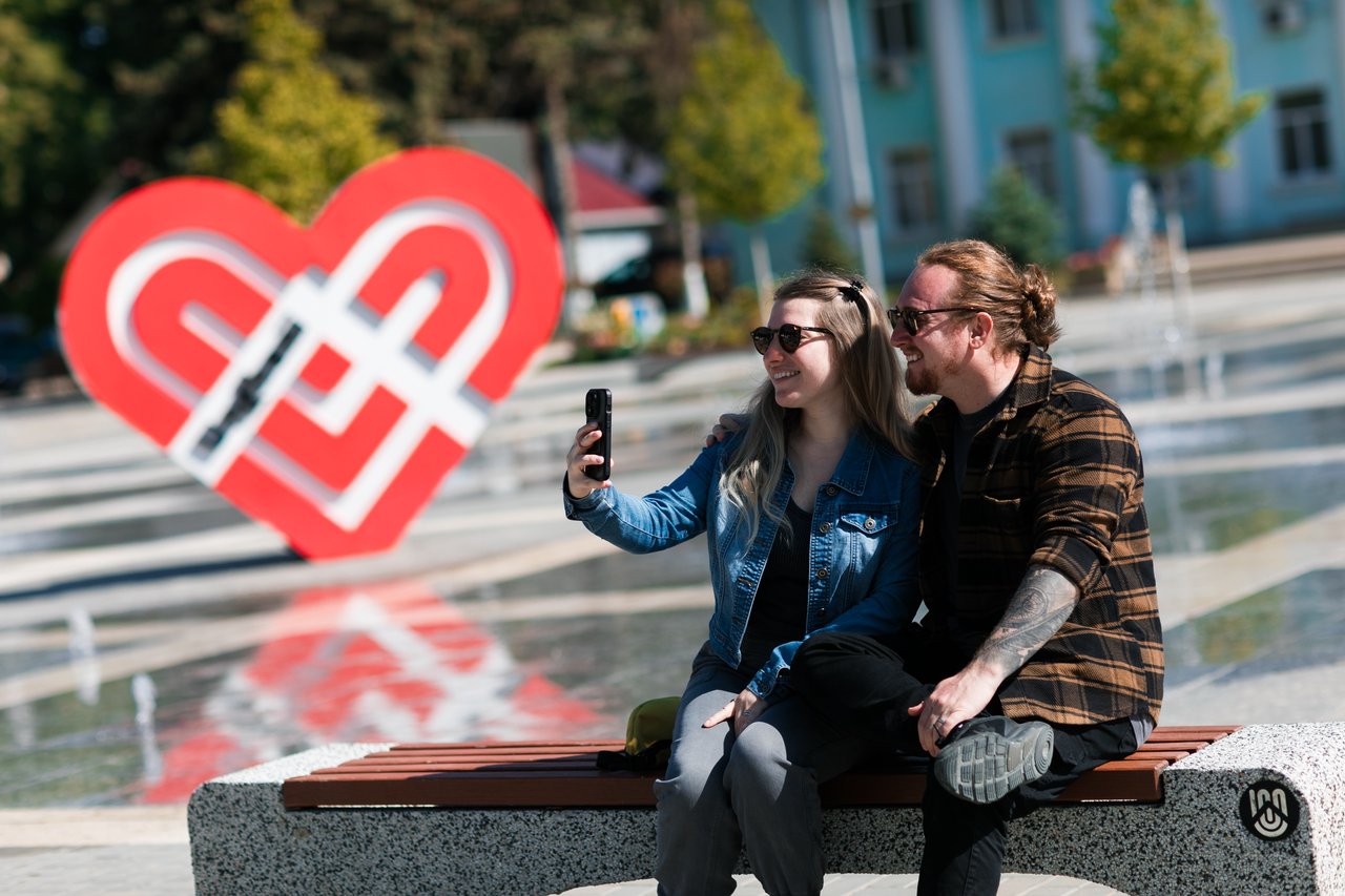 Matt și Julia, doi YouTube-ri britanici care au rămas impresionați de regiunea Ungheni (VIDEO)
