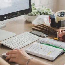 Freelancerii vor putea activa legal, fără contabilitate și cu impozit unic de 15%

