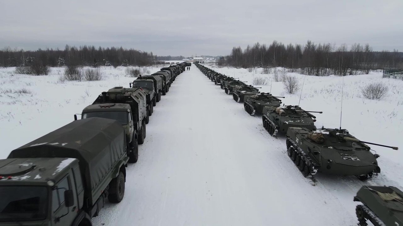 Rusia își intensifică prezența militară la granița cu Finlanda și Suedia. Imagini din satelit confirmă desfășurări de trupe și echipamente