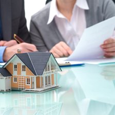 Agenții imobiliari ar putea fi obligați să obțină certificări  de competență profesională. Ce prevede proiectul de lege