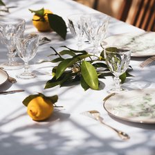 Cum creezi o masă festivă cu veselă din cristal de la iKrystal
