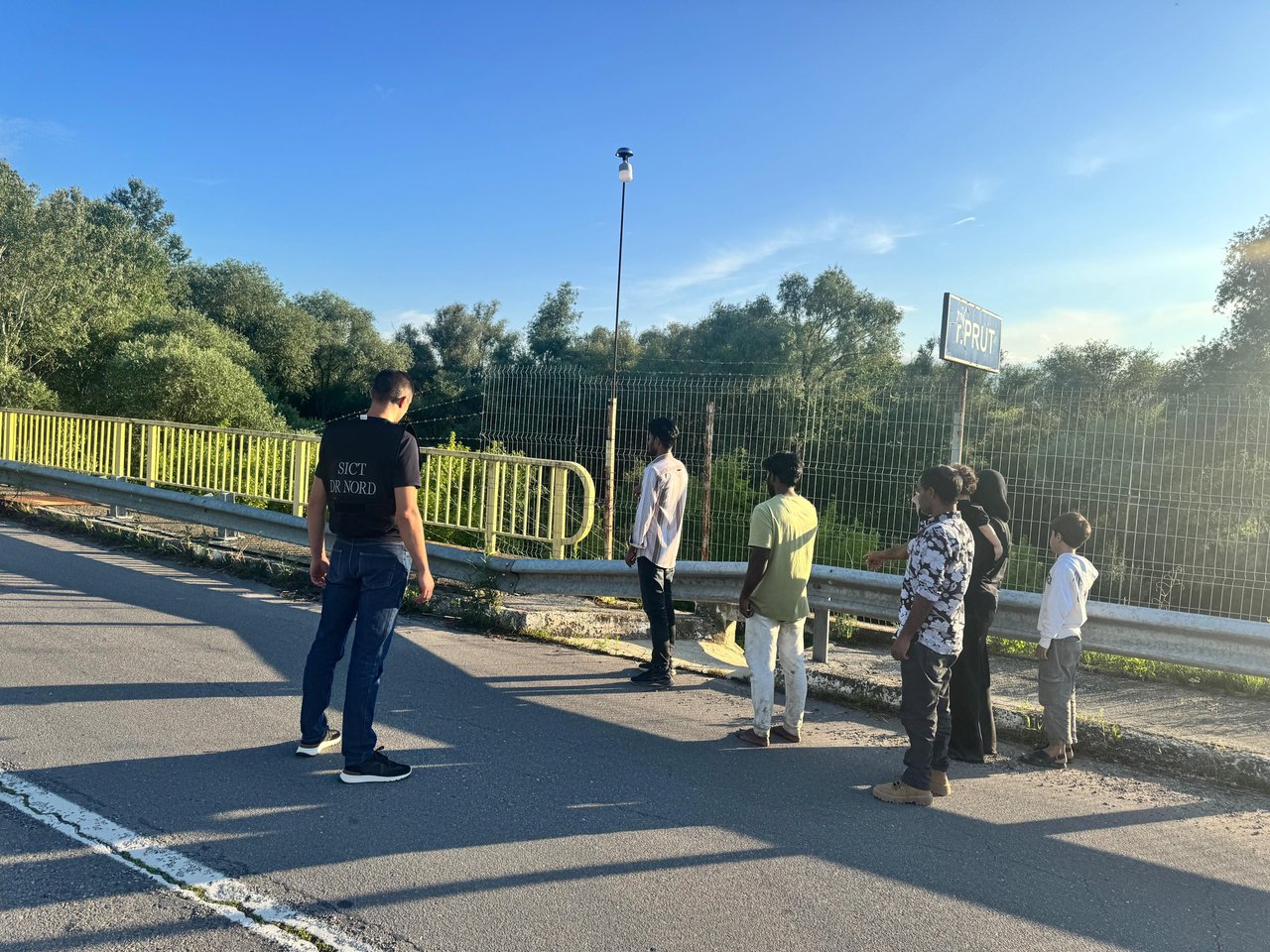 Tentativă de trecere ilegală a frontierei de stat. Șase persoane, oprite lângă Prut (VIDEO)