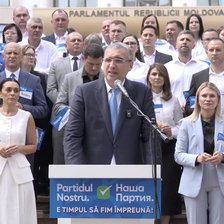 Usatîi vrea în Legislativ. Partidul „Nostru” depune actele la CEC pentru parlamentare