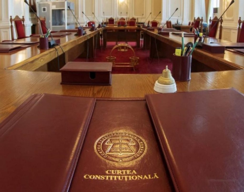CCR decide astăzi dacă validează victoria lui Nicușor Dan în alegerile prezidențiale din România. George Simion cere anularea scrutinului
