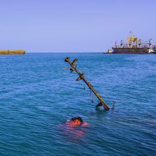 O navă grecească a fost atacată în Marea Roșie. Echipajul, salvat de o ambarcațiune comercială