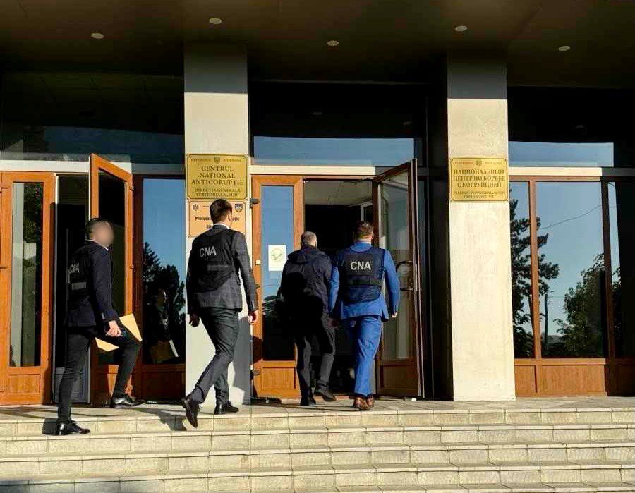 Corupția din vamă: Percheziții la postul Cahul-Oancea. Doi inspectori ar fi pretins sistematic bani