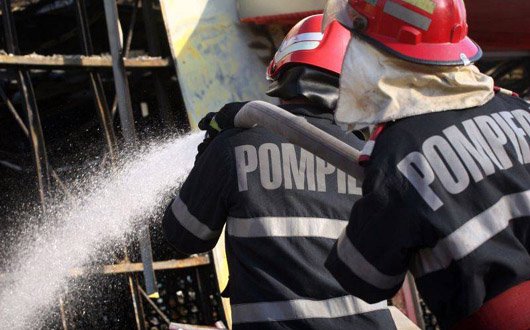 Incendiu la un local de pe strada Grigore Vieru. Patru echipaje de pompieri au intervenit
