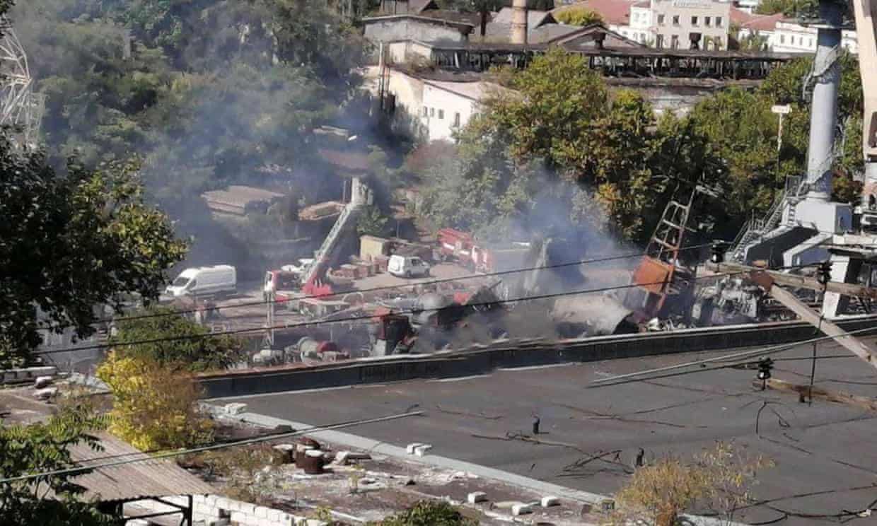 Armata ucraineană a lansat un nou atac asupra peninsulei Crimeea: Au fost lovite mai multe nave rusești din portul Sevastopol
