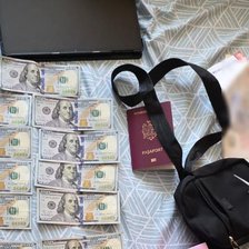 Furt cu retur: Un bagaj sustras de la Aeroportul Chișinău, recuperat cu tot cu dolarii din el