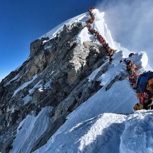 Se împlinesc 70 de ani de la prima ascensiune pe Everest. Câți oameni au ajuns acolo de atunci?
