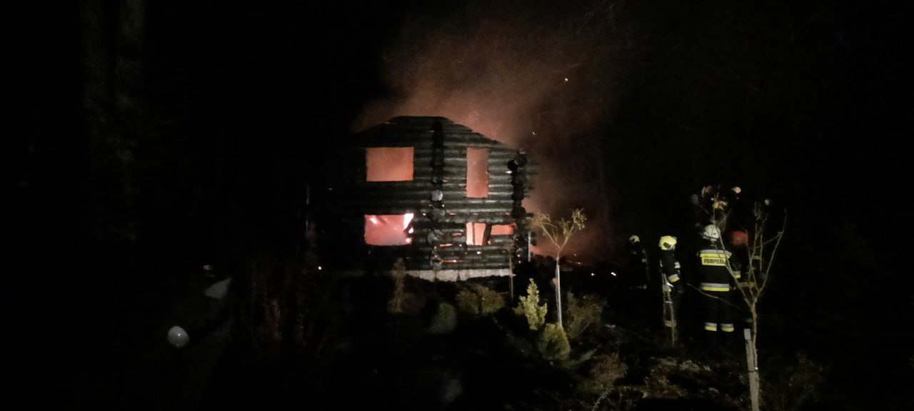 A ars casa de vacanță a lui Igor Dodon? Patru echipaje de pompieri la incendiul de la Sadova (FOTO)