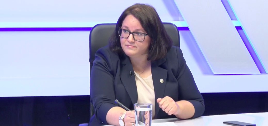 Ministra Infrastructurii, înțeleasă greșit. Cum o declarație despre Aeroport a stârnit amenințări cu moțiuni de cenzură 