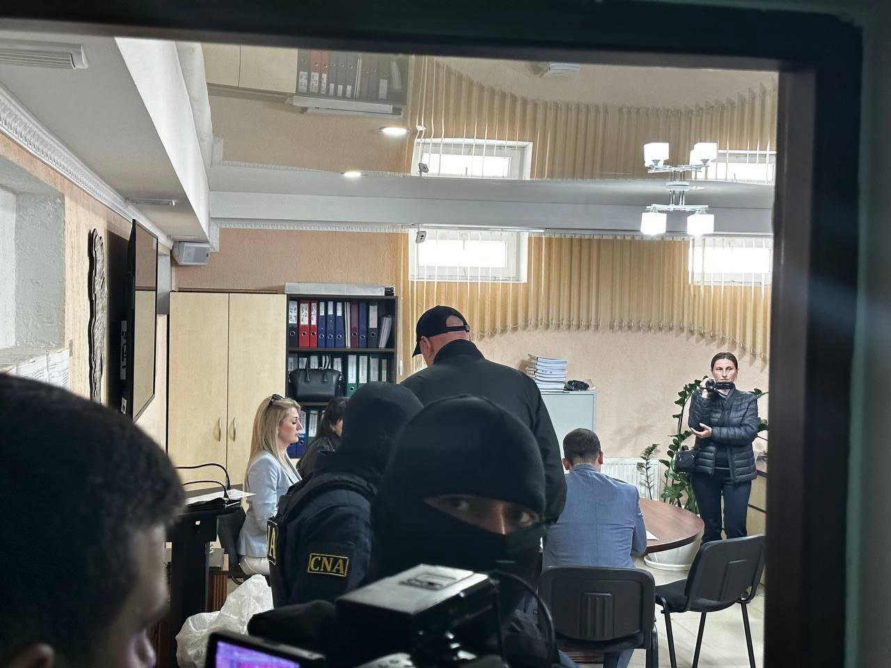 Ultimă oră! CNA descinde cu percheziții la Comisia Electorală Centrală a Găgăuziei (LIVE)