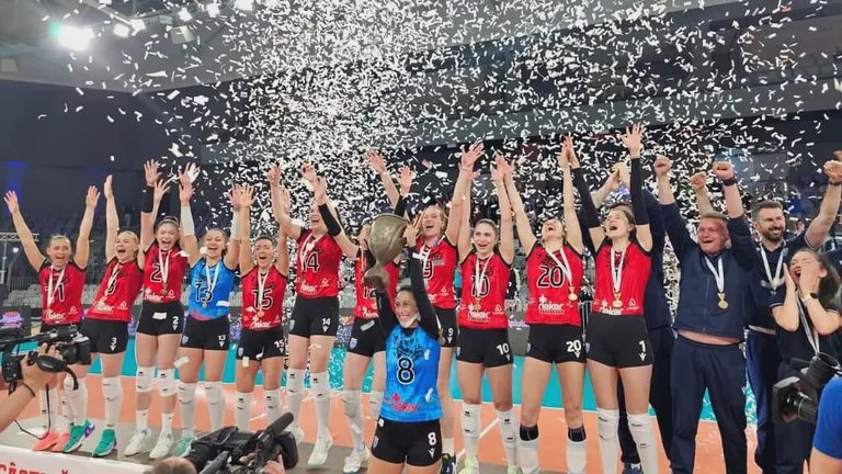 Volei feminin: Moldoveanca Aliona Martiniuc a luat Cupa Romaniei la volei cu CSM LUGOJ, fiind și cea mai bună realizatoare a echipei
