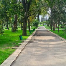 Mai multe bănci din Scuarul Catedralei „Nașterea Domnului” au fost scoase. Iată motivul