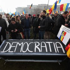 „Noi am votat, voi ați furat”. Protest la București, la îndemnul lui Georgescu, pentru revizuirea deciziei de anulare a prezidențialelor