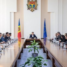 Vestele antiglonț, uniformele militare și stații radio portabile, interzise participanților la mitinguri și întruniri în masă. Măsuri de securitate, aprobate de CSE
