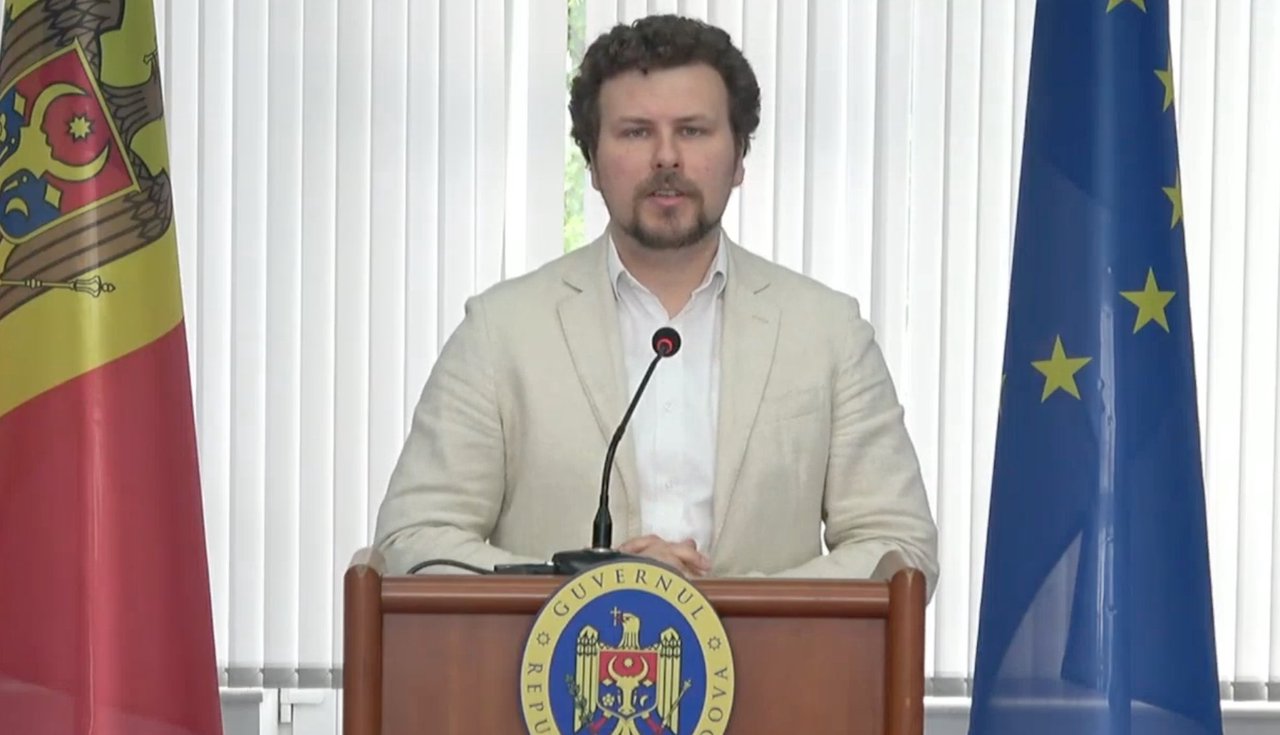 CSE națională anulează starea de urgență în educație din Chișinău și plata pentru grupe prelungite. Dan Perciun: „CSE a capitalei și-a depășit atribuțiile” (LIVE)