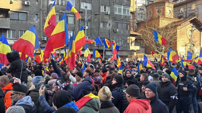 „Turul doi, înapoi” și „Jos, Iohannis”. Noi proteste la București, susținute de AUR, împotriva anulării prezidențialelor (FOTO)