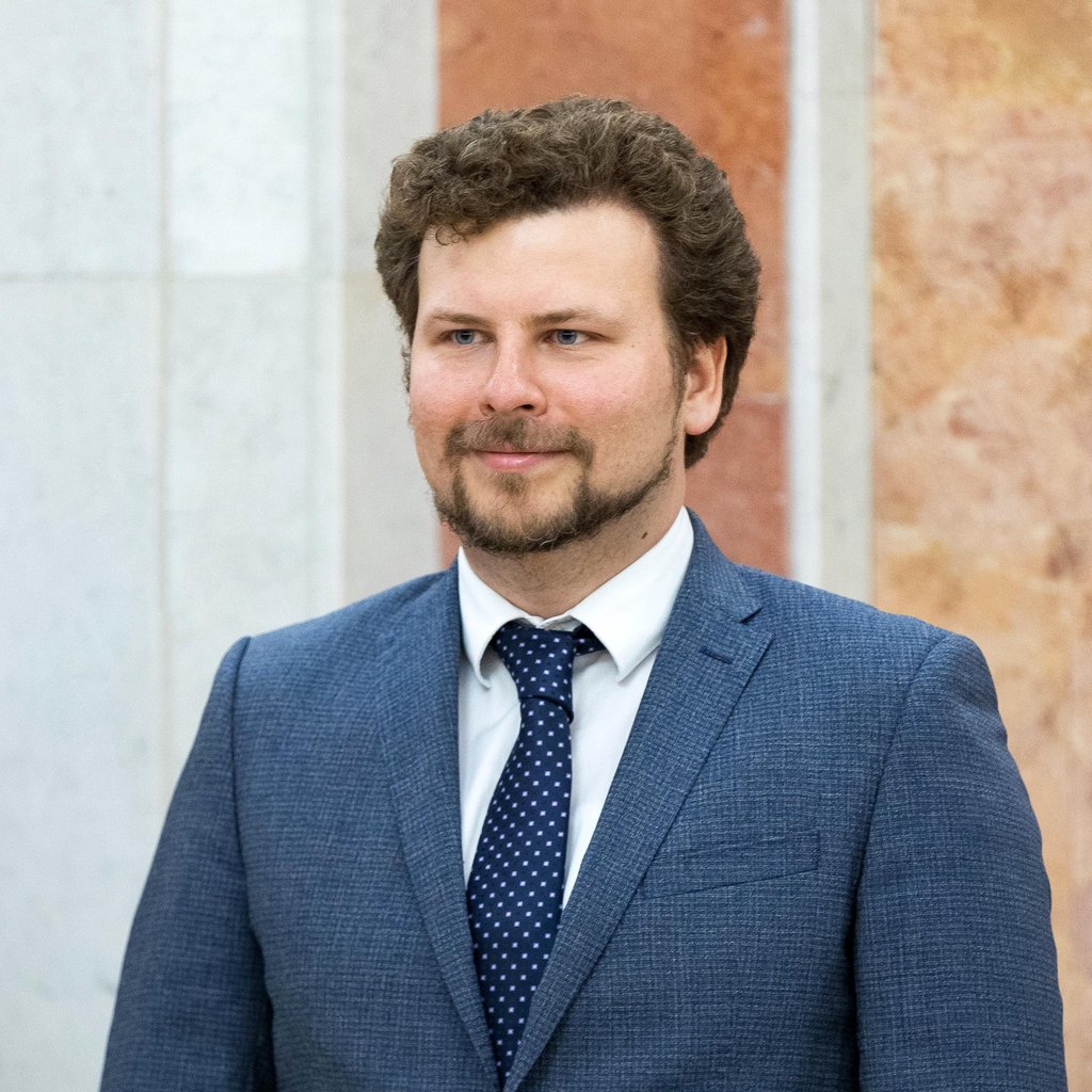 Mai mulți absolvenți licențiați pe piața muncii, profesori (re)calificați gratuit, mai mulți studenți străini în țară și alte obiective ale ministrului Educației, Perciun (LIVE)