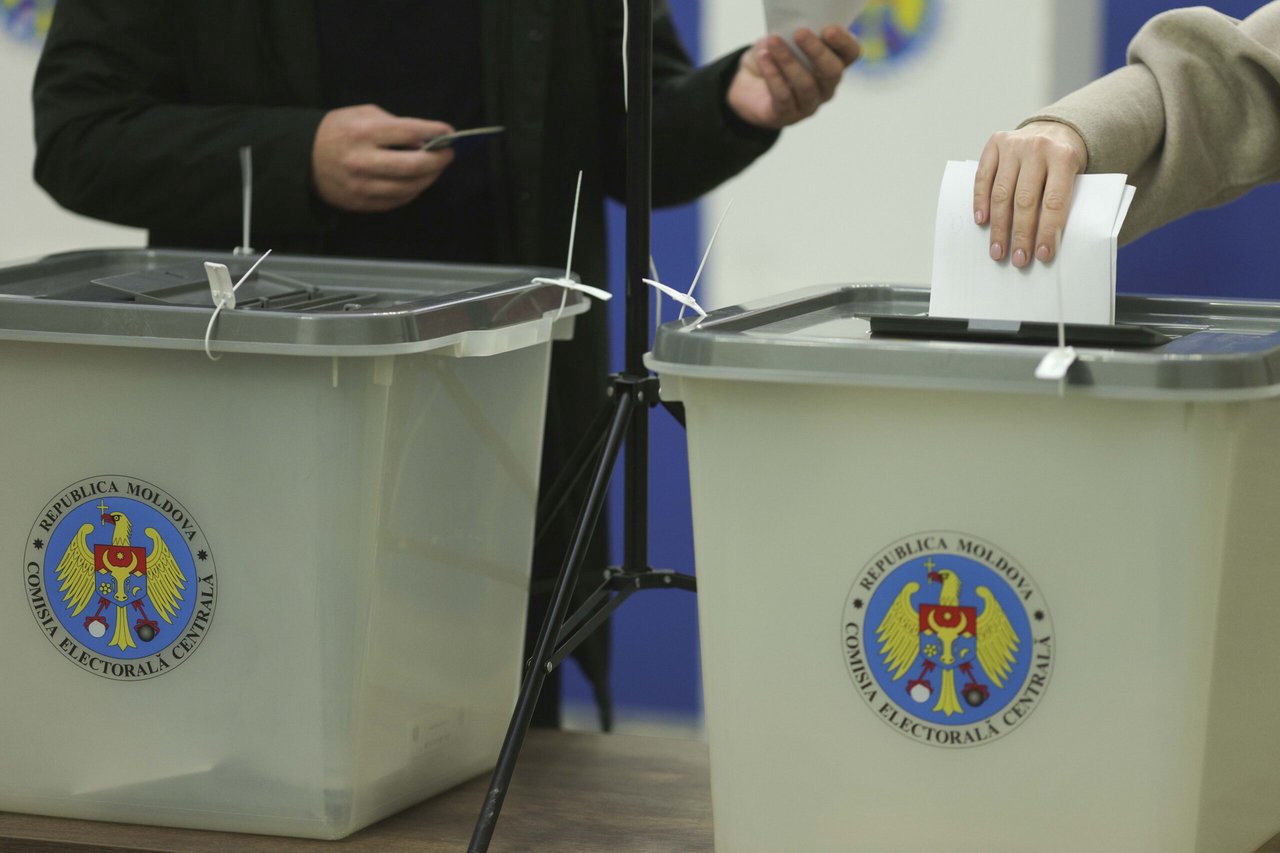 Mai multe secții de votare ar putea fi deschise în diasporă pentru alegerile parlamentare. Precizările președintei CEC