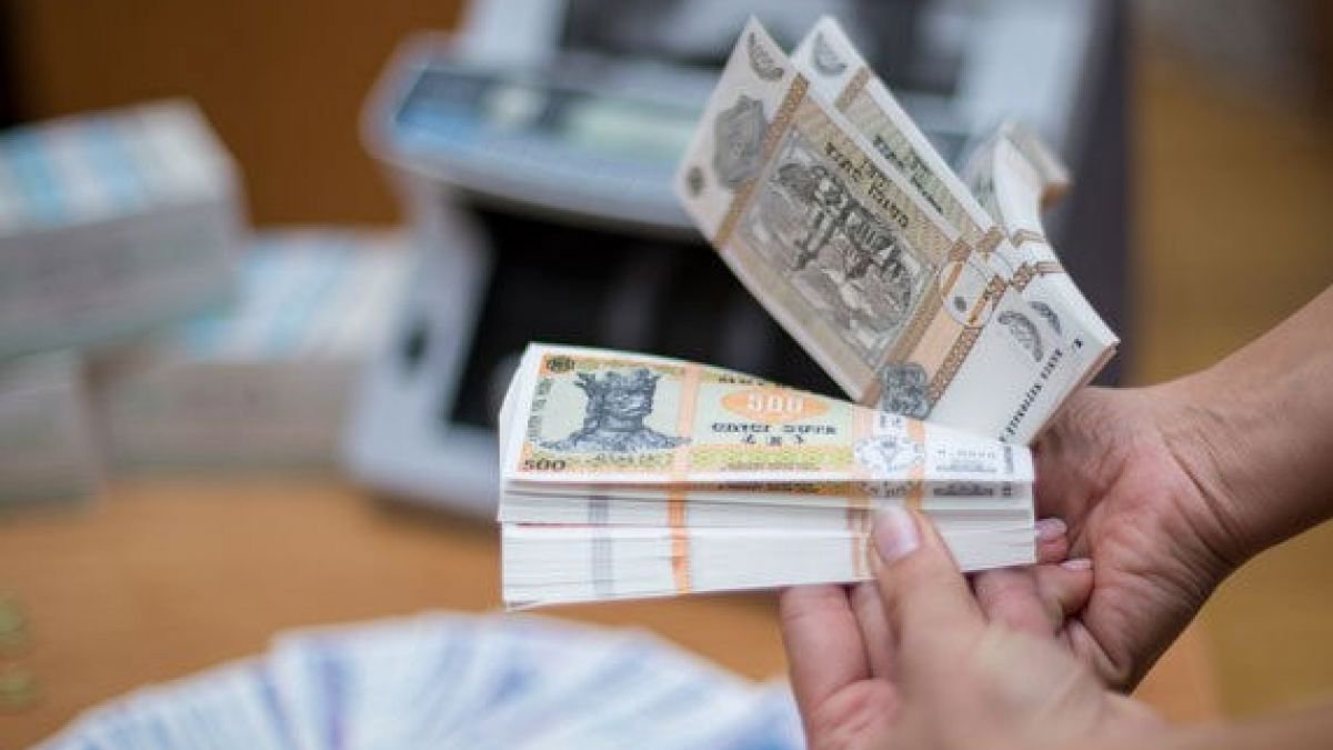 Milionarii moldoveni plătesc impozite de 60 de ori mai mari decât restul angajaților (INFOGRAFIC)