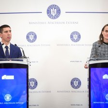 „Trebuie deschise negocierile pe cât mai multe clustere”. Oana Țoiu și Mihai Popșoi, în conferință comună
