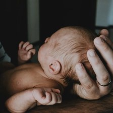 Concediul paternal va fi extins pentru tații cu gemeni sau copii adoptați. Tatăl va beneficia de zile libere și indemnizație pentru fiecare copil