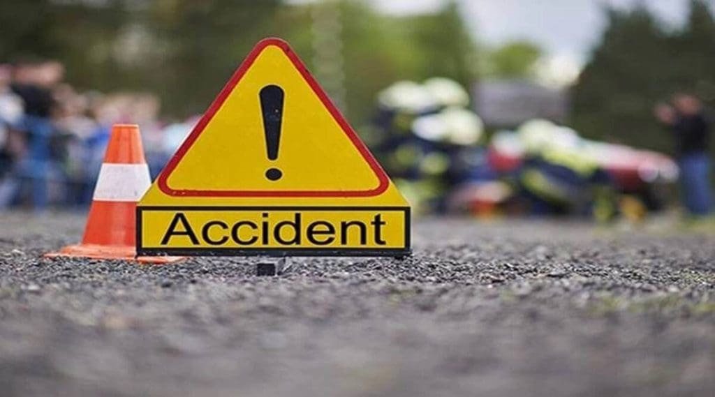 Accident la Poșta Veche: Un șofer a pierdut controlul volanului, iar mașina Porsche a ajuns într-un copac (VIDEO)