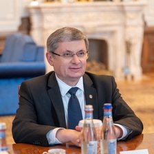 „Urbă acvatică” sau „oraș plin de ambuteiaje”: Grosu susține că Ceban „sustrage atenția de la eșecuri”, prin conferințele de presă (FOCUS)