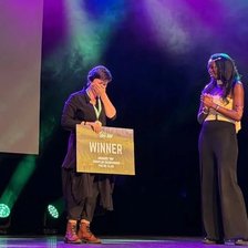 Poeta moldoveancă Lena Chilari, câștigătoarea concursului International Poetry Slam 2025