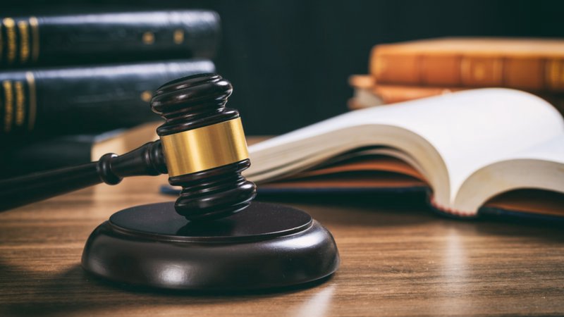 Patru persoane, condamnate pentru trafic de influență: Ar fi solicitat bani pentru permise de ședere pentru studenți străini