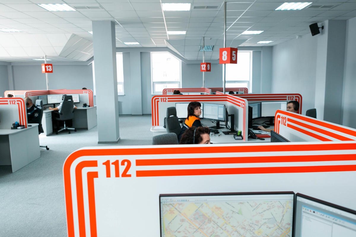 Peste 7.000 de apeluri pe zi la Serviciul 112. O treime dintre acestea nu sunt urgente