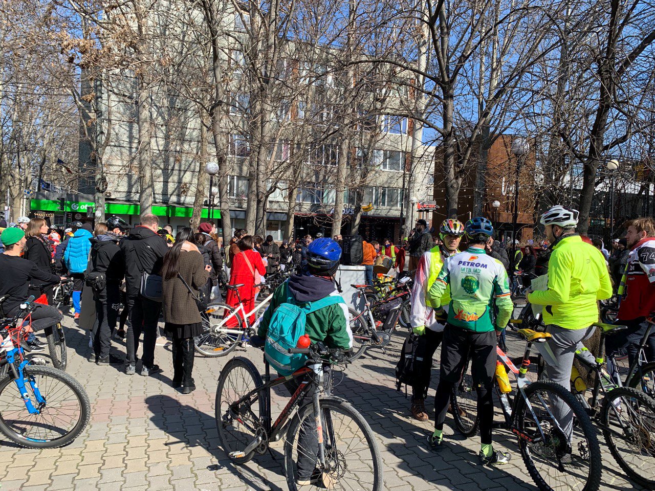 Bicicliștii și susținătorii transportului alternativ au ieșit la protest. Ce solicitări înaintează autorităților (FOTO)
