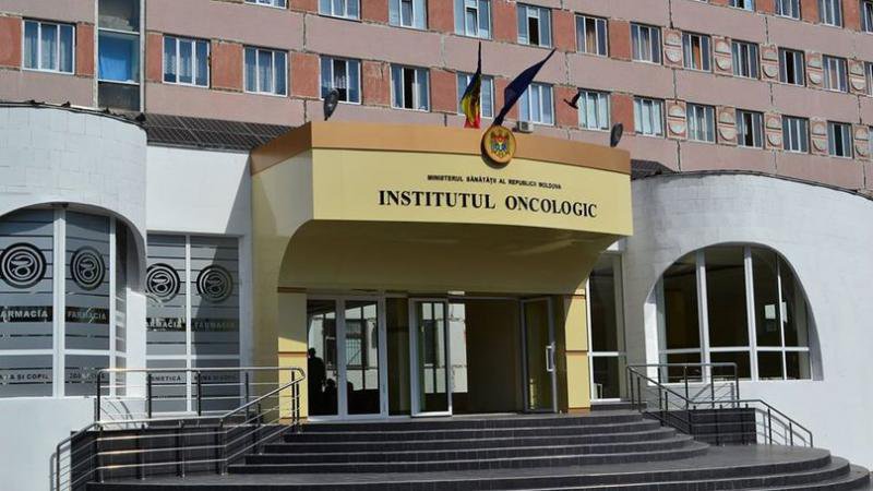 Nereguli la cantina Institutului Oncologic. Ala Nemerenco: Au fost depistate produse ascunse sub cârpe. Presupunem că era „rația” zilnică individuală sustrasă acasă 