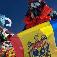 Steagul R. Moldova, din nou pe Everest. Alpinistul Vladislav Zotea: „Visele devin realitate”