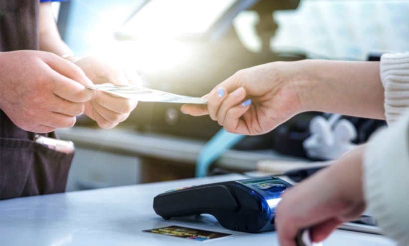 „Trebuie să fim echilibrați”. Guvernatoarea BNM, despre plățile cu  numerar sau card